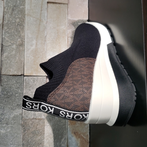 MICHAEL Michael Kors Mabel Knit Slip-On Trainers - Picture 3 of 5